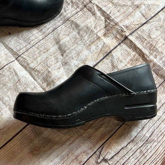 Dansko | women’s clog shoe size 37 6.5 - 7 black leather - Picture 13 of 17